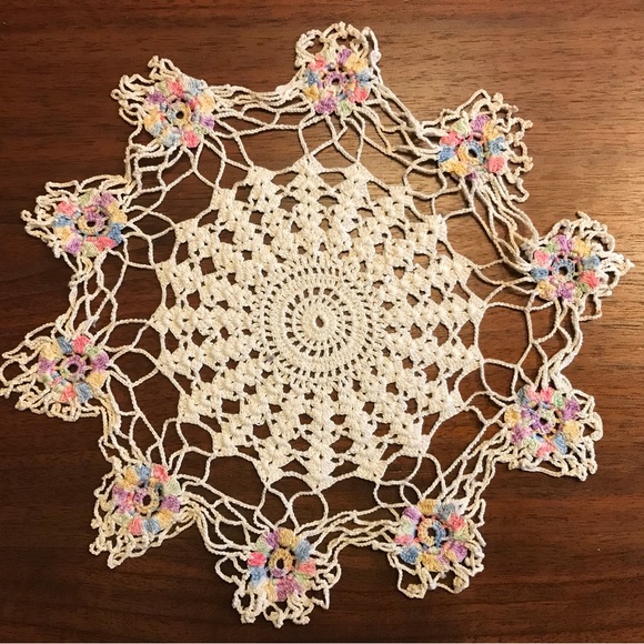 Unique 3D Vintage Hand-Crocheted Doilie - Picture 1 of 1